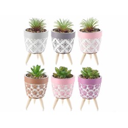Jarrón de hormigón decorado con planta artificial y trípode