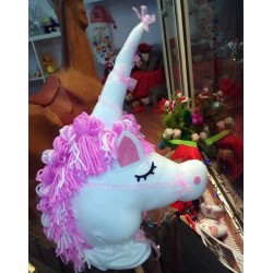 Unicornio con palo.